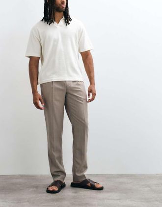 Mango pantaloni sartoriali in misto lino a righe sottili marrone medio