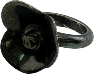 Chanel Camellia Black Silver Band Ring (Pre-Owned)