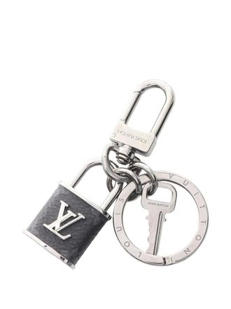 Louis Vuitton monogram-pattern bag charm - Silver