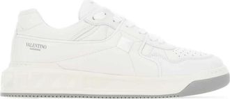 Valentino Garavani One Stud Low-Top Sneaker - Heren - Sneakers - Wit - 44 1/2 EU - Leer - Schoenen