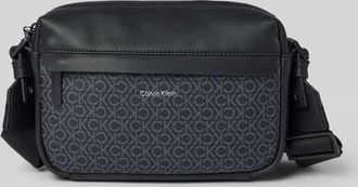 Calvin Klein Umhängetasche mit Label-Schriftzug in Black, Größe 1