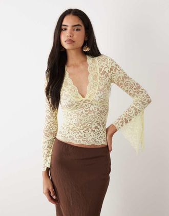 I.AM.GIA Gemma - Top in pizzo color limone semitrasparente con scollo profondo e maniche lunghe svasate-Giallo
