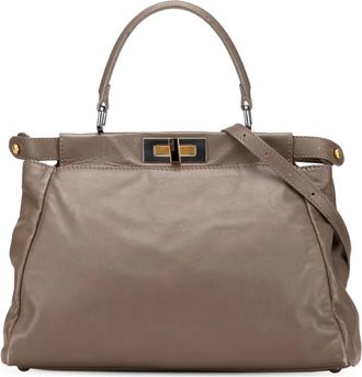 Fendi Borsa a tracolla Peekaboo Iconic media in pelle di vitello 2010-2025 - Marrone