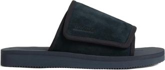 Suicoke x Thisner suède slippers met bandje - Blauw