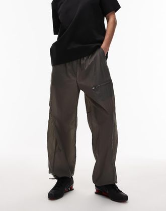 Arket Pantaloni stile paracadutista in ripstop grigio scuro