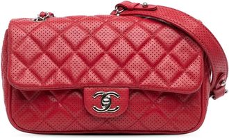 Chanel Hobo Bags - 2014 Medium Perforated Lambskin Punch Flap - Gr. unisize - in Rot - für Damen