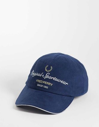 Fred Perry Cappellino blu in microfibra con logo profilato