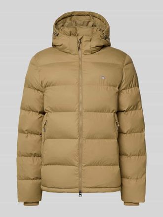 GANT Regular Fit Steppjacke mit Logo-Stitching Modell Cloud in Beige, Gr&ouml;&szlig;e M
