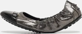Tod's Tods Sliver/black Textured Suede And Leather Buckle Detail Scrunch Ballet Flats
