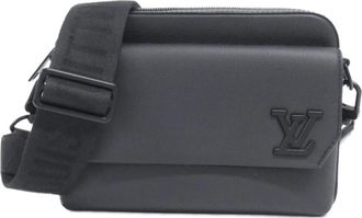 Louis Vuitton Black Leather Shoulder Bag (Pre-Owned)