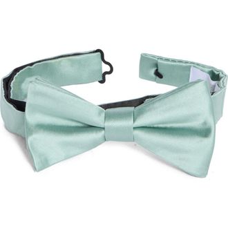 Nordstrom Rack Satin Solid Bow Tie in Mint at Nordstrom Rack