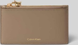 Calvin Klein Portemonnaie mit Label-Detail in Beige, Gr&ouml;&szlig;e 1