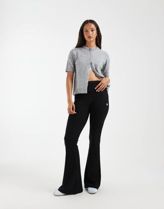 adidas Originals Essentials - Leggings neri a zampa a coste-Nero