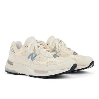 New Balance Unisex Made in USA 992 en Beige/Blanco, Gamuza/Malla, Talla 38.5