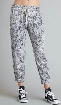 Bella Dahl Jogger Pant In Moonstone Snake