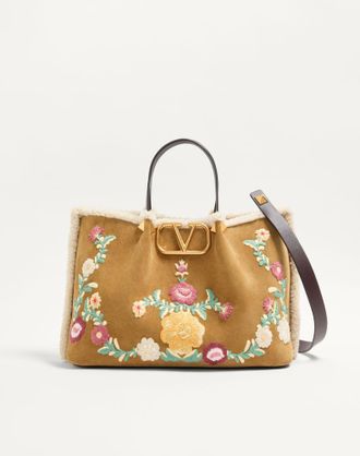 Valentino Garavani Borsa Shopping Media Valentino Garavani In Suede Ricamata E Fodera In Montone Donna HAVANA BEIGE UNI