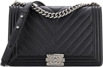 Chanel Boy Flap Bag Chevron Calfskin New Medium shoulder bag - Zwart
