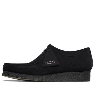 Clarks (WMNS) Clarks Wallabee Black Suede 26155522