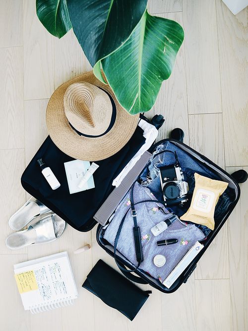 come piegare abiti in valigia