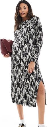 Mama Licious Mamalicious Maternity plisse midi dress with side split in mono print-Black