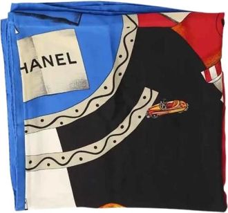 Chanel Pre-owned Scarves, female, Multicolor, Size: ONE SIZE Pre-owned Carr&eacute; Femme Silk Scarf