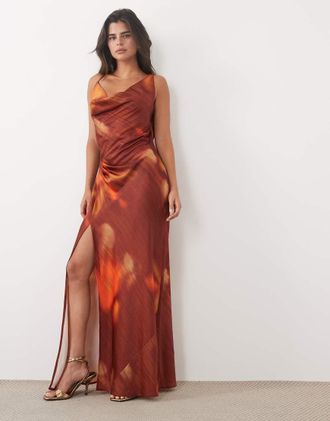 Asos vestito maxi con scollo ad anello e dettaglio a pieghe con stampa astratta ruggine-Multicolore