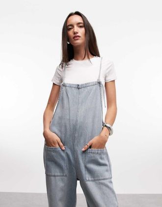 Monki Tuta jumpsuit a fondo ampio in denim lavaggio azzurro-Blu