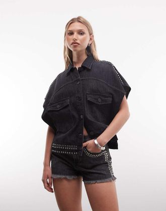 AllSaints Heidi - Pantaloncini di jeans nero slavato con borchie in coordinato