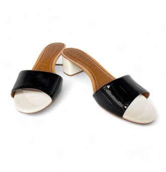 Carrano Corina Low Heel Sandal In Black/white