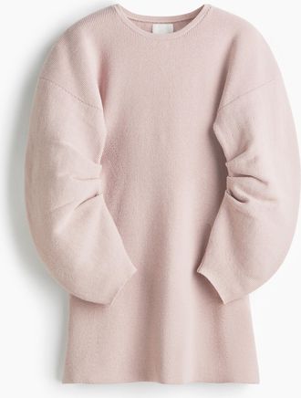H&M Geripptes Strickkleid aus Viskosemix - Pink