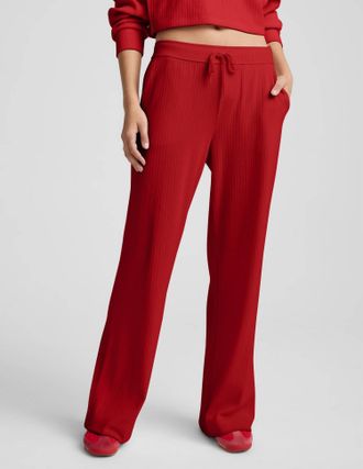 Beyond Yoga Breathe Easy Ribbed Leg Pant In Holly Red