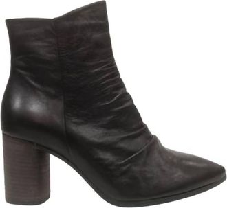 Bueno Womens Jana Scrunchy Boot In Black Leather