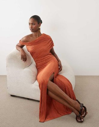 Asos Vestito lungo pliss&eacute; color ruggine con spalla scoperta e dettaglio arricciato-Arancione