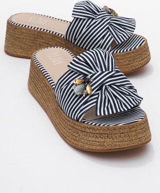 Prologue Shara Braided Bow & Bee Gesp Platform Sandaal