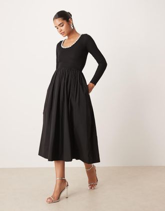 Sister Jane Sister Jane - Vestito midi in misto jersey nero a coste con scollo rotondo decorato e gonna a ruota