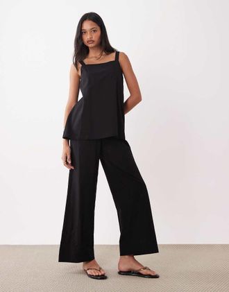 Asos Tuta jumpsuit nera a doppio strato con spalline sottili-Nero