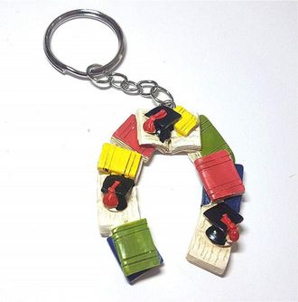 Trade Shop Trade Shop - Set 12pz Bomboniera Ferro Di Cavallo Laurea Cappello Libro Fortuna Ceramica Portachiave