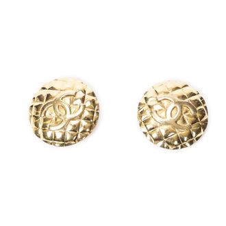 Chanel CC Quilted Round Clip On Earrings Oorbellen