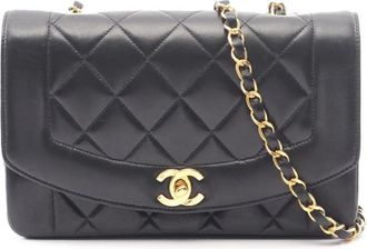 Chanel Borsa a tracolla Diana piccola in pelle di agnello con battente 1991-1994 - Nero