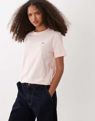 GANT T-shirt vestibilit&agrave; classica rosa con logo a scudo
