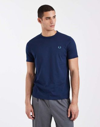 Fred Perry T-shirt blu scuro con bordini a contrasto e logo