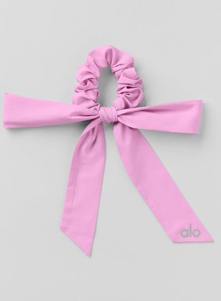 Alo | Love Knots Tie Scrunchie in Candy Heart Pink