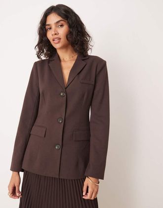 Pretty Lavish Blazer stretto in vita marrone cioccolato in coordinato