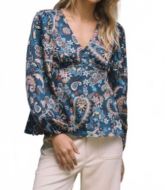 Skies Are Blue Clothing Paisley Print V-Neck Top In Navy