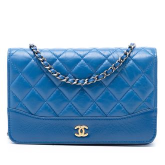 Chanel Tweedehands Gequilted Verouderd Kalfsleren Gabrielle Portemonnee Aan Ketting