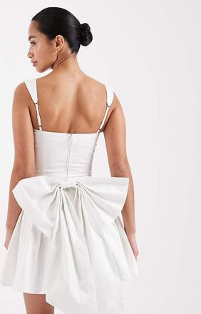 Tfnc Petite Vestito corto da sposa color avorio a pieghe con corsetto e fiocco sul retro-Bianco
