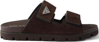 Prada Suède sandalen met logo - Bruin