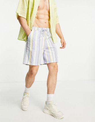 Asos Kastige Shorts mit Streifen in Pastellfarben-Mehrfarbig