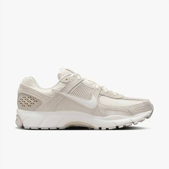 Nike Mens Zoom Vomero 5 Sneakers In Light Orewood Brown/light Orewood Brown