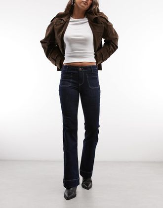 Wrangler jeans a zampa in denim blu scuro